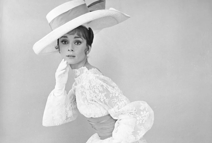 Audrey Hepburn Fashion Trends include clean lines, solid colors, and captivating details.