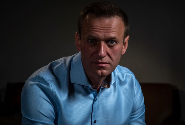 jamesbrownlive | Instagram | Navalny supporters gather, thanking Ludmila Navalnaya for attending.